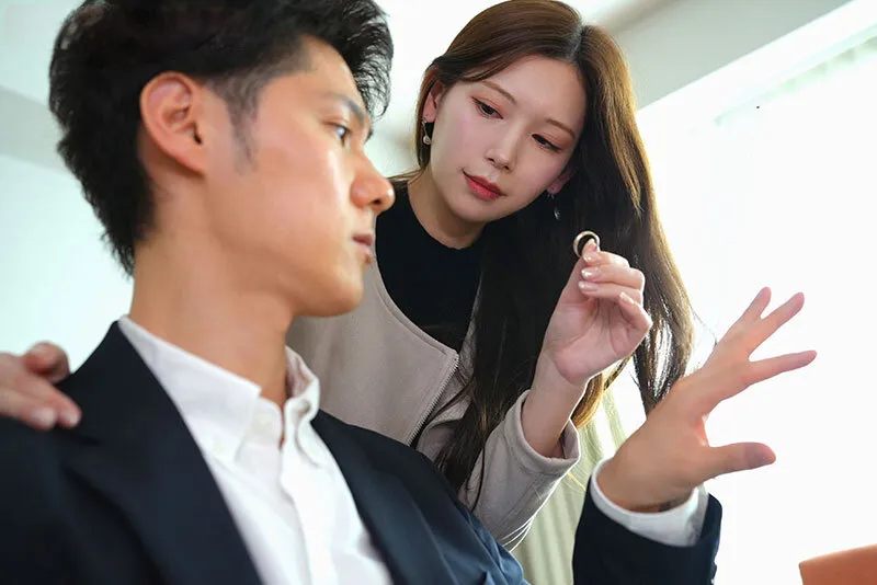Vợ yêu đi đi chơi, gã chồng ở nhà bị nhỏ em người vợ gạ quan hệ không trượt phát nào